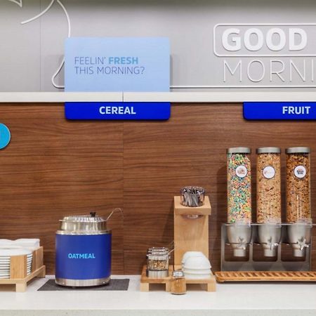 Holiday Inn Express Forest City By Ihg Экстерьер фото