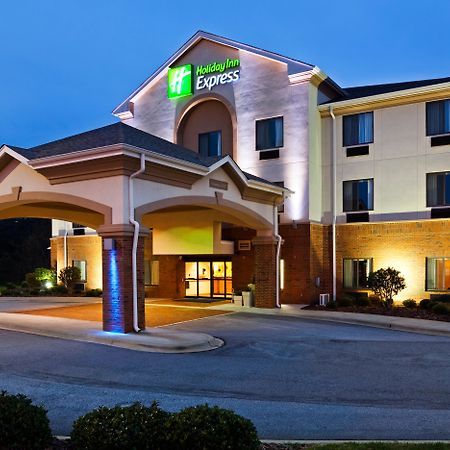 Holiday Inn Express Forest City By Ihg Экстерьер фото