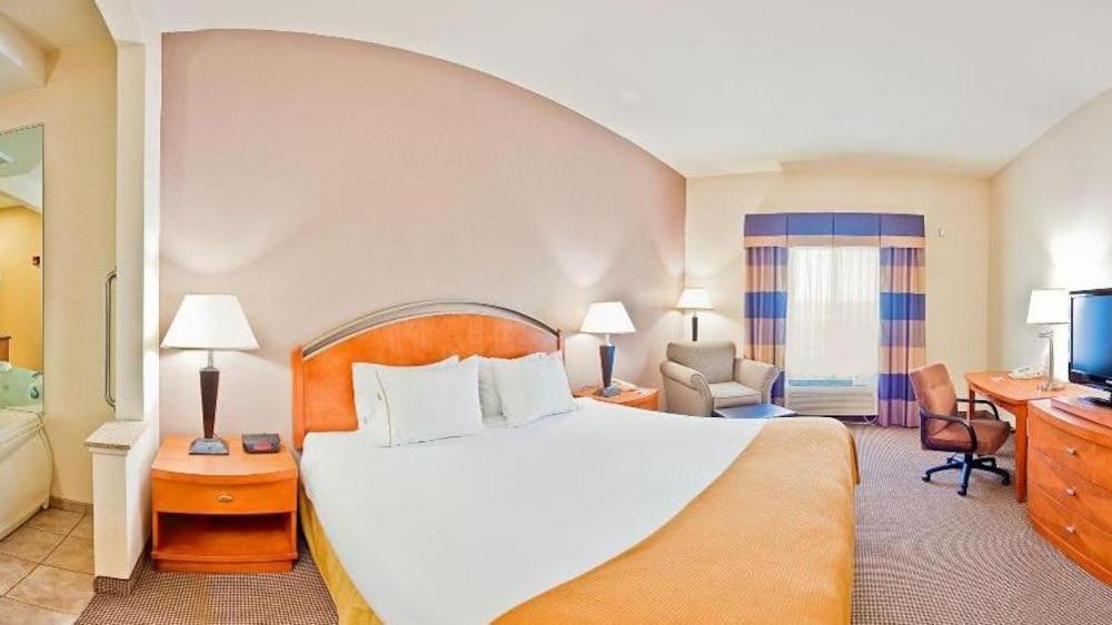 Holiday Inn Express Forest City By Ihg Экстерьер фото