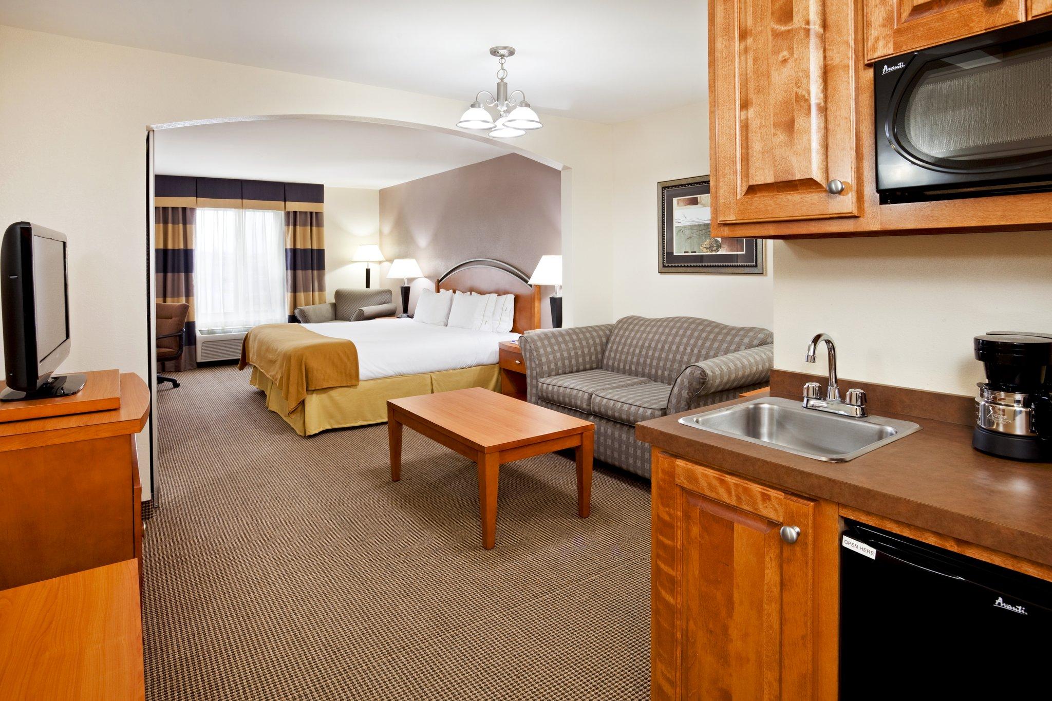 Holiday Inn Express Forest City By Ihg Экстерьер фото