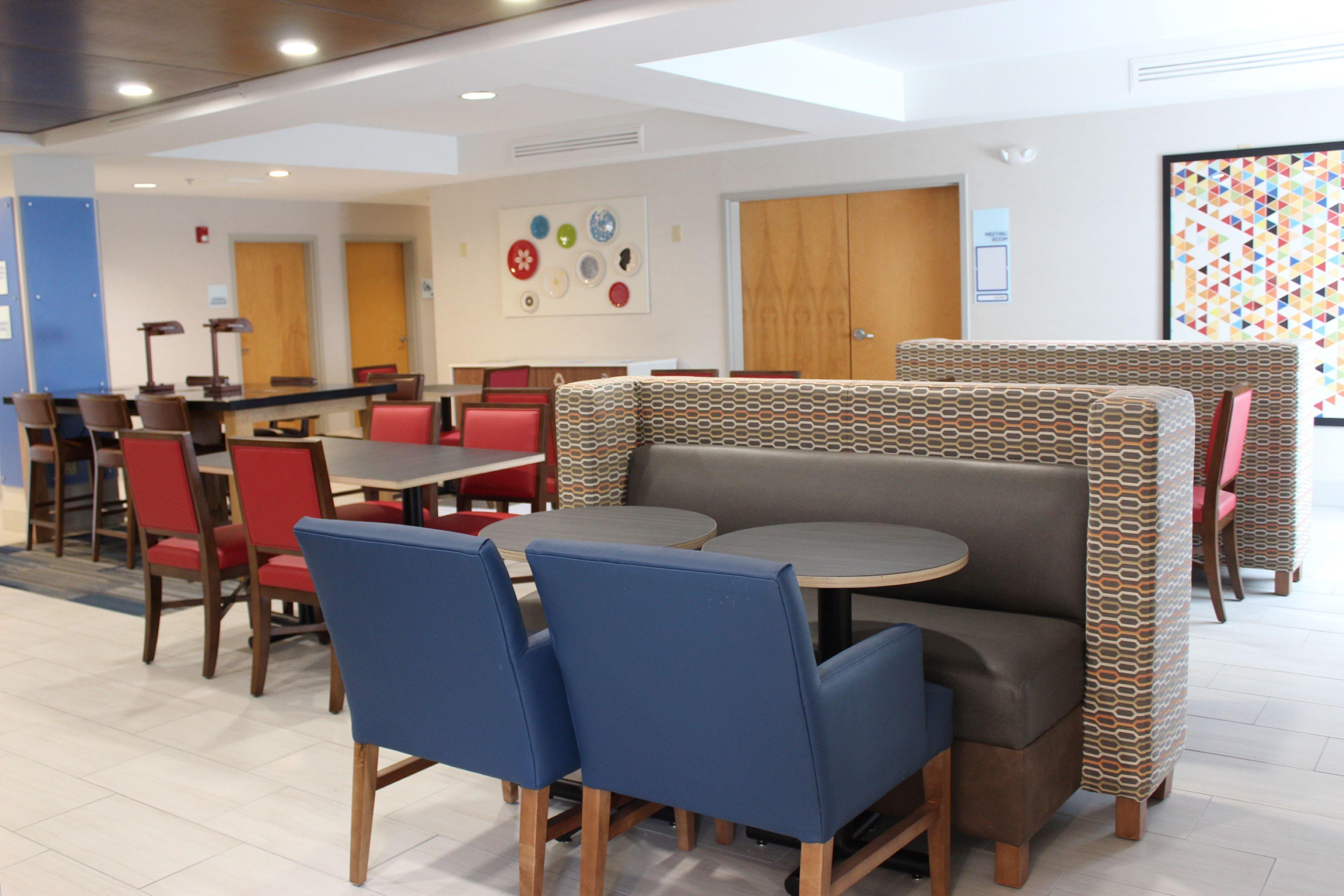 Holiday Inn Express Forest City By Ihg Экстерьер фото