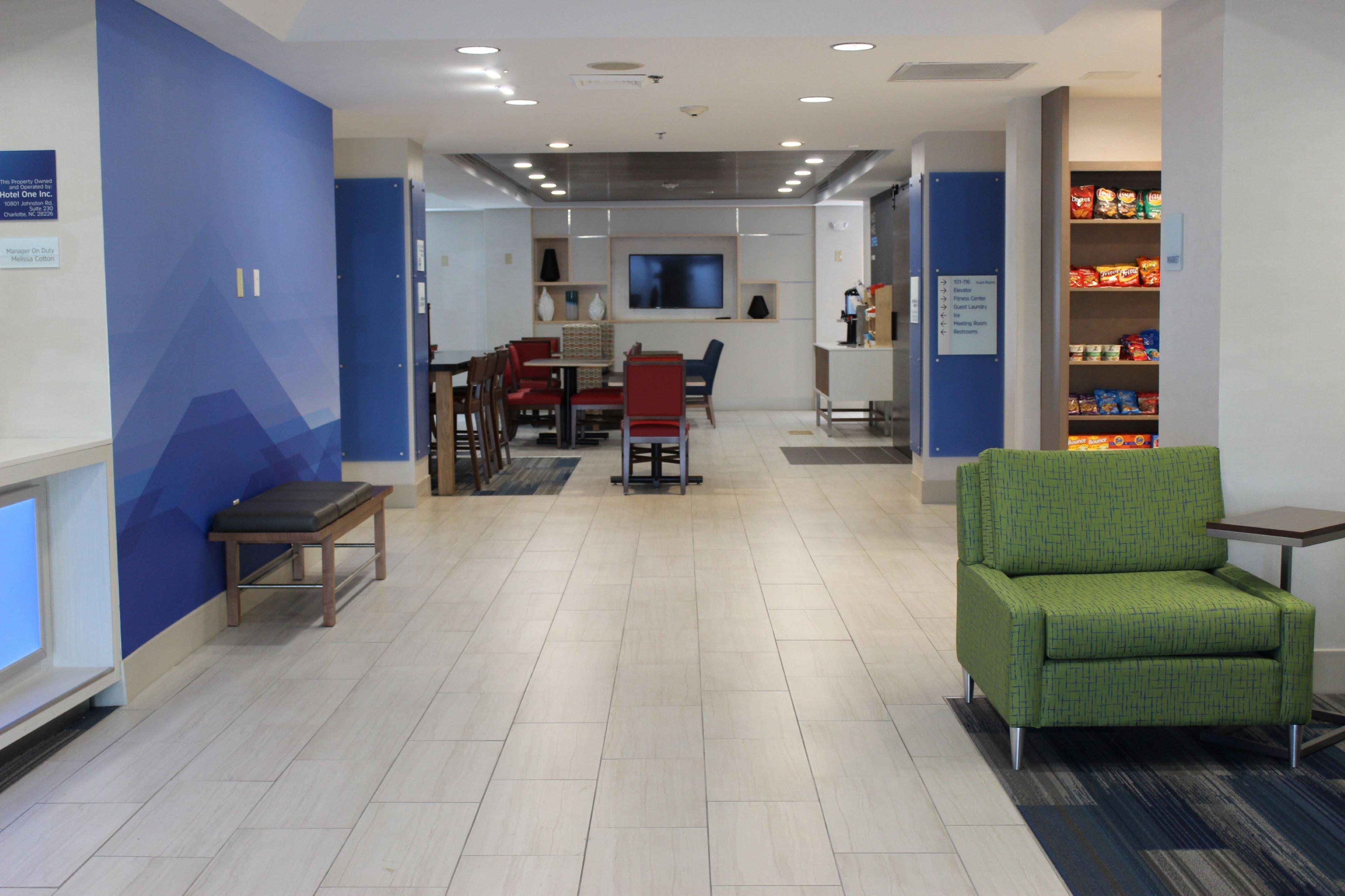 Holiday Inn Express Forest City By Ihg Экстерьер фото