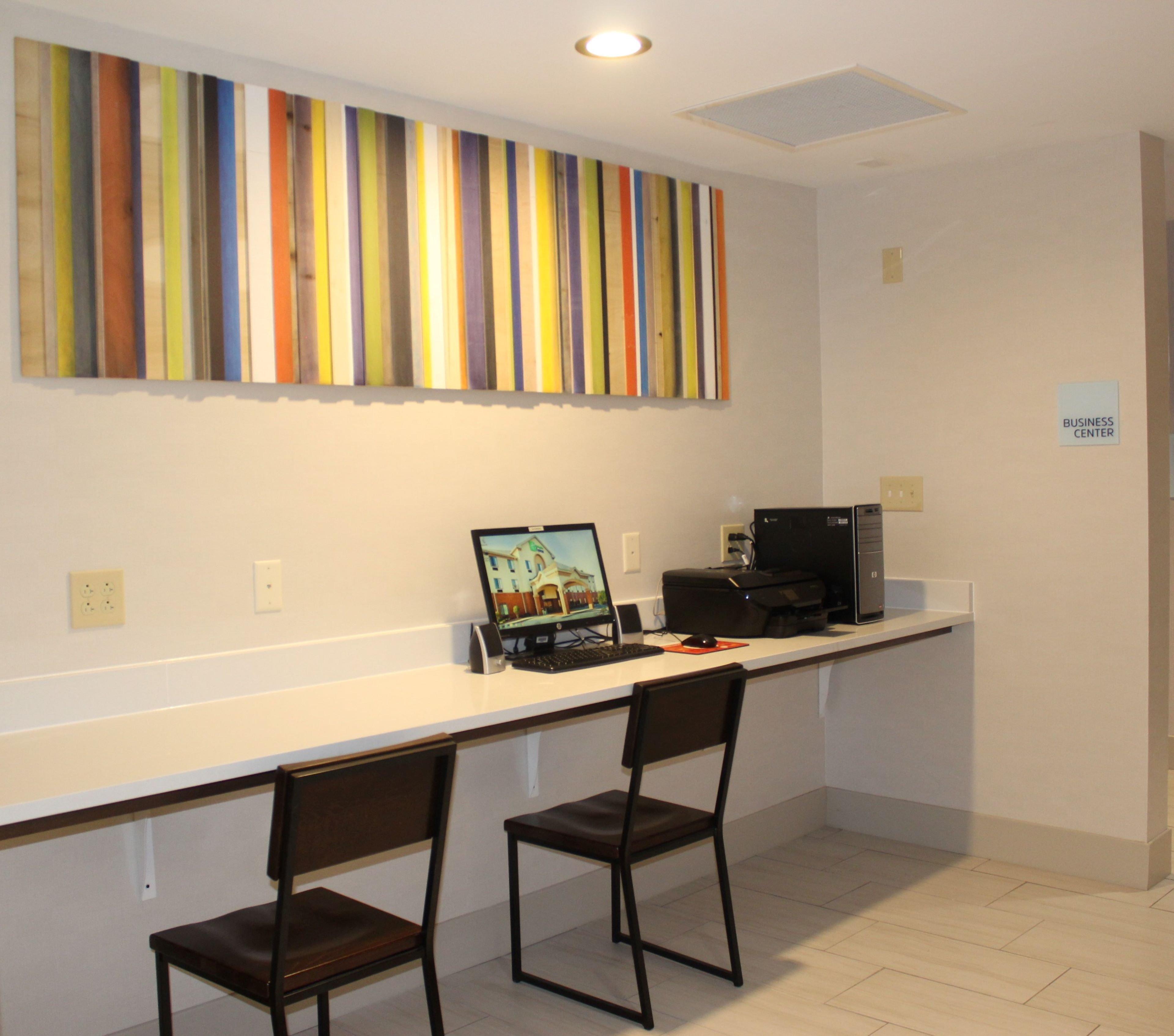 Holiday Inn Express Forest City By Ihg Экстерьер фото
